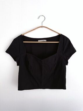 Abercrombie & Fitch Black Sweetheart Crop Top Hook & Eye Closure - Size Medium